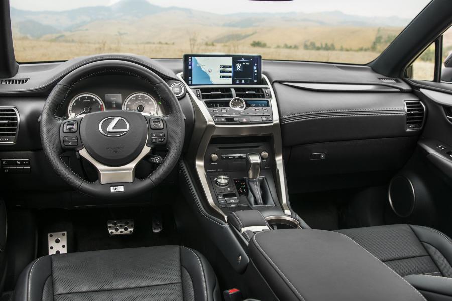Торпедо Lexus NX300 F-Sport 2017 года  (NA) (фото 31 из 41)